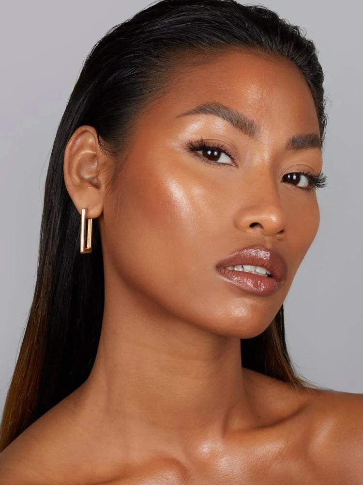 هايلايتر اضاءة سائلة للوجه والجسم من ريفاي 20ml - توباز