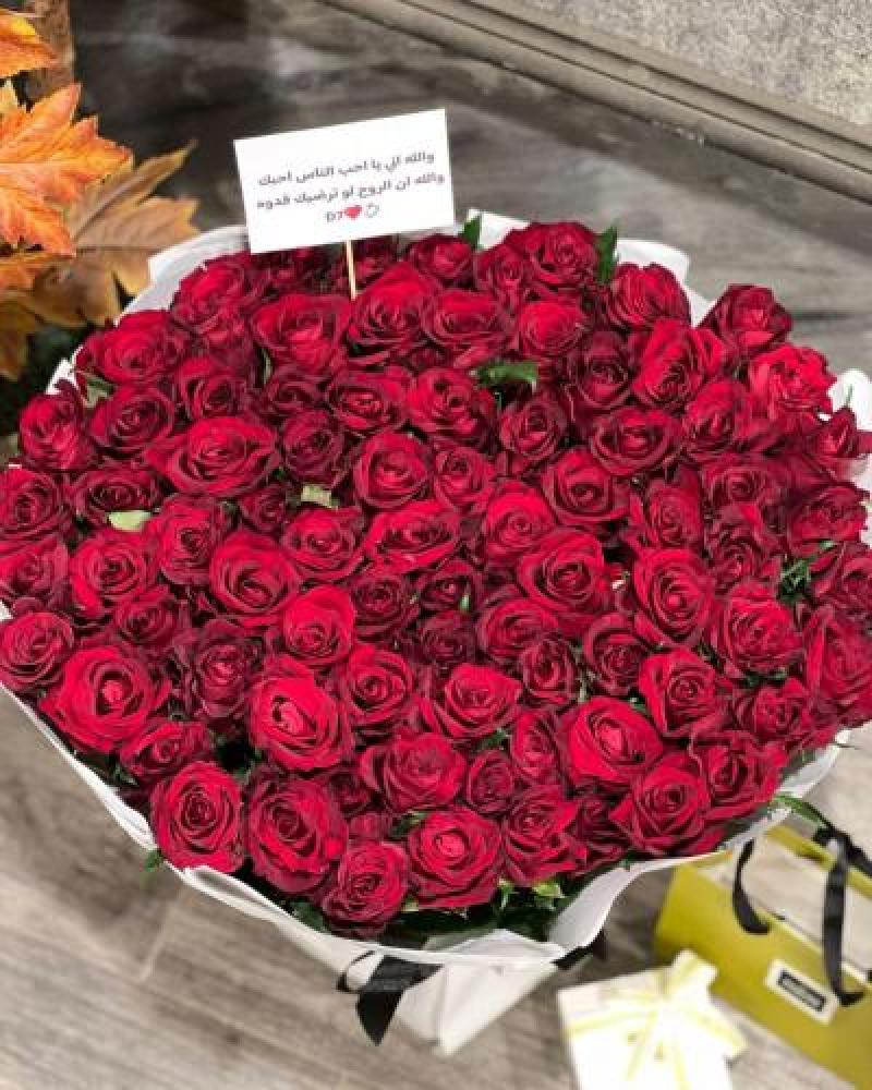 باقة ورد 100 جوري أحمر مع شوكولاتة