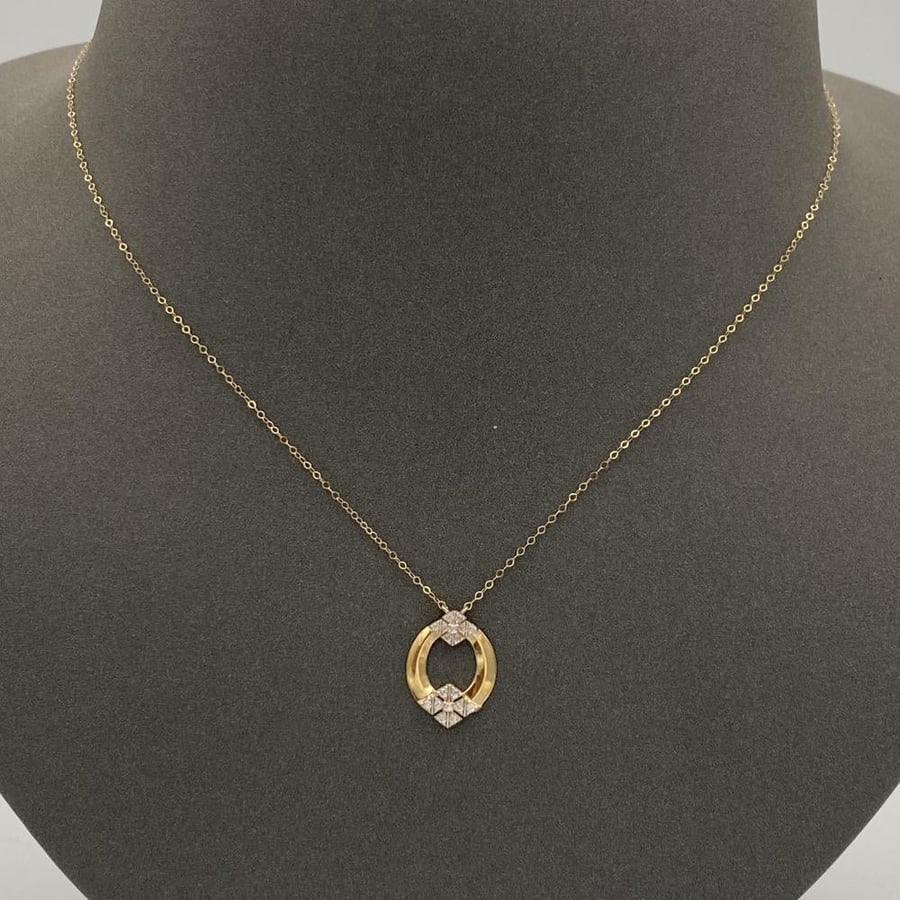 عقد ذهب عيار 18 الوزن 0.94 جرام