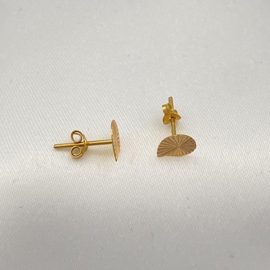 Gold ring 21 karat weight 0.60 grams