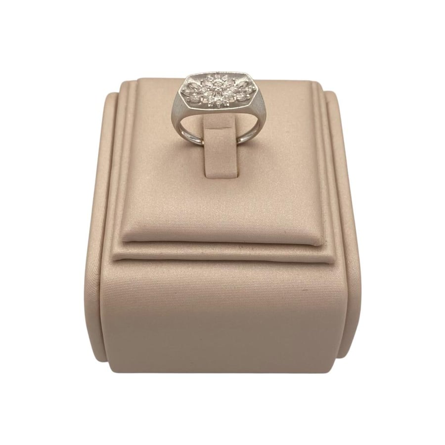 Gold ring 18 karat weight 1.75 grams