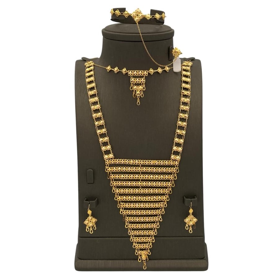 Gold set, 21 karat, weight 29.50 grams