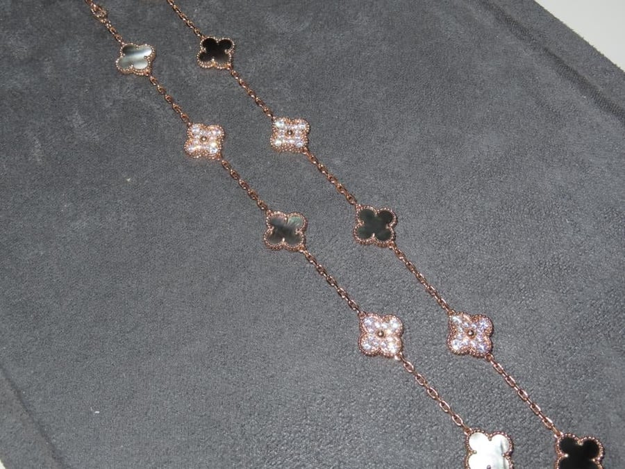 Vintage Alambra necklace with pearl stone