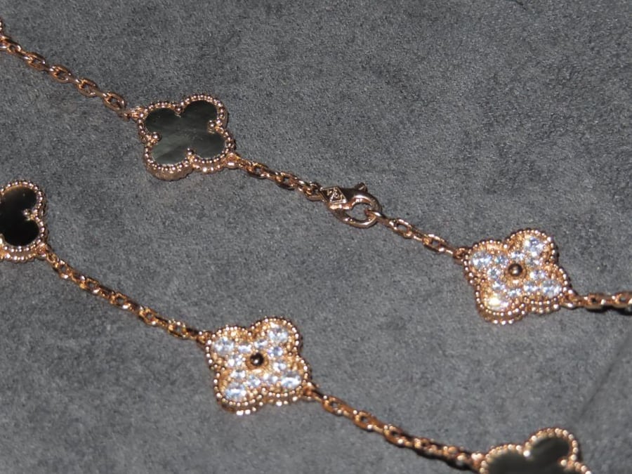 Vintage Alambra necklace with pearl stone