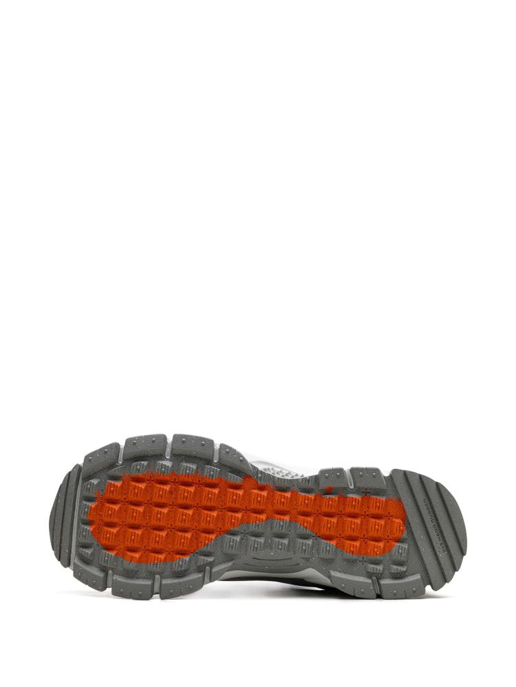 حذاء رياضي نايك Nike Vomero 5 باللونين الأسود والرمادي