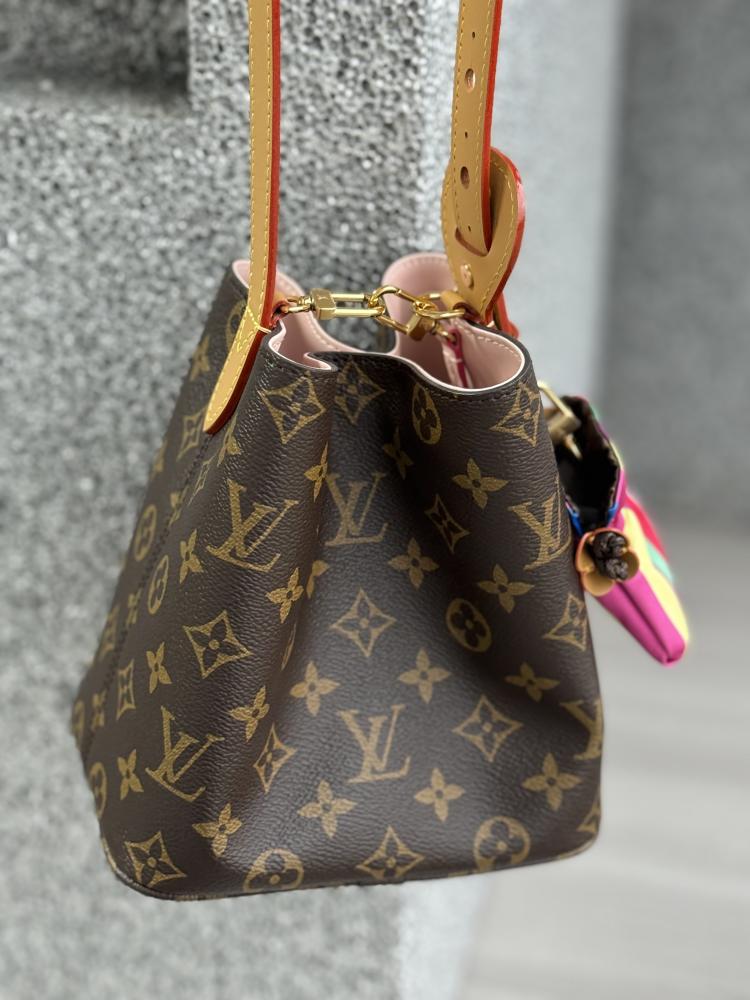شنطه lv