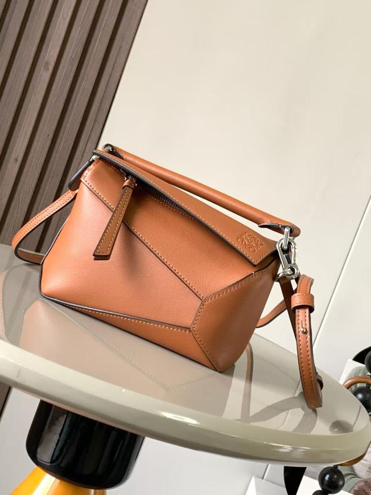 شنطه لويفي مقاس 18,5