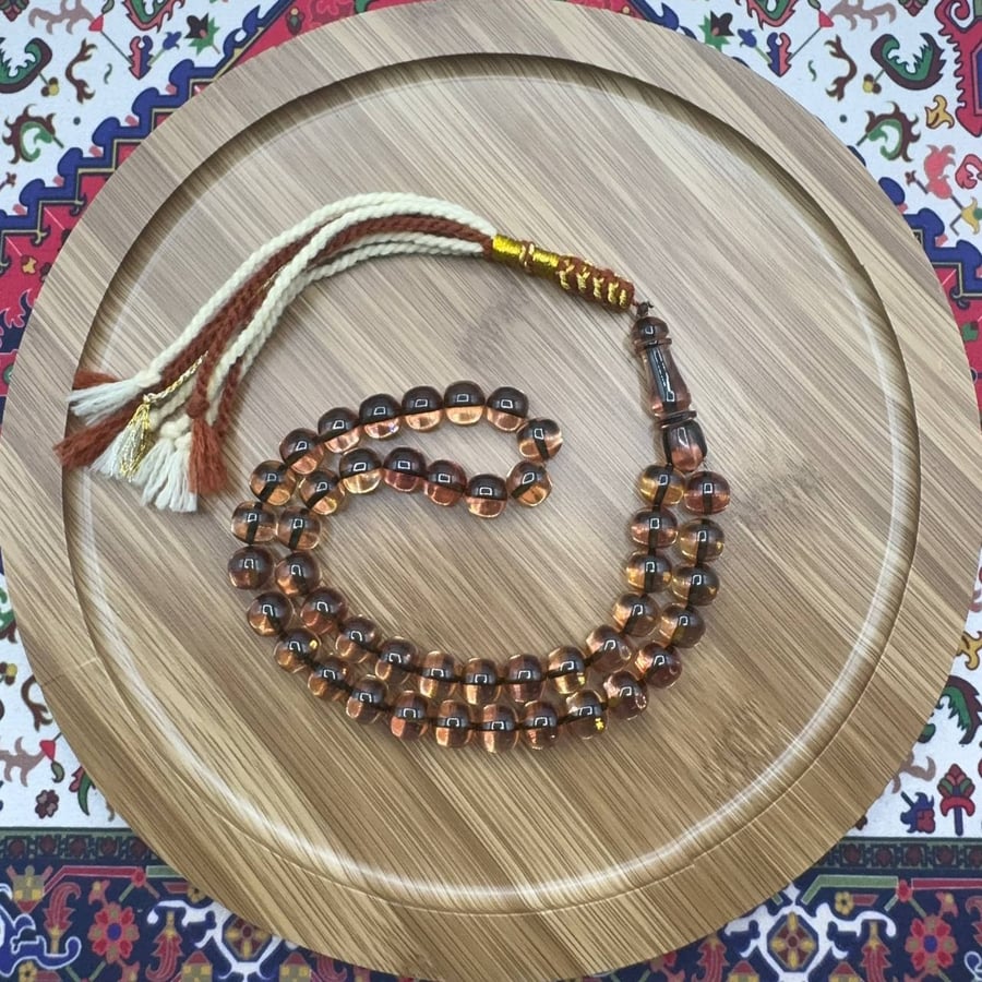 سبحة فاتوران شفافة زلال عسلي خفيف – 47 خرزة