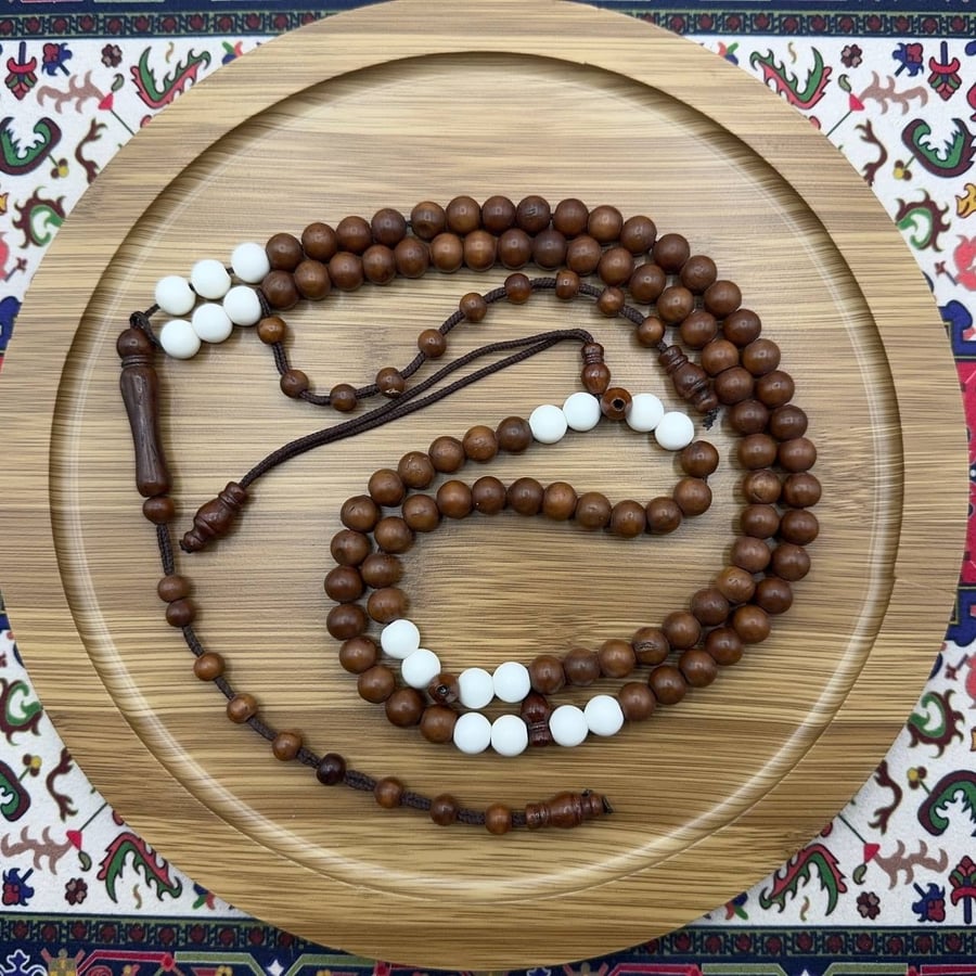 سبحة خشب كوك بني – 99 خرزة مع عدادات – فواصل من عظم الجمل – قصة كروي – تمليكة خيط