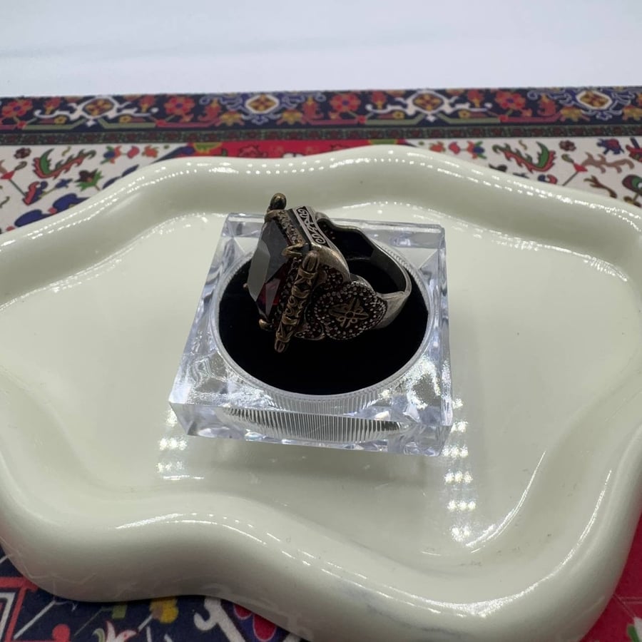 خاتم فضة رجالي - حجر عقيق أحمر طبيعي - تصميم الأعمدة الهندسية الفاخر