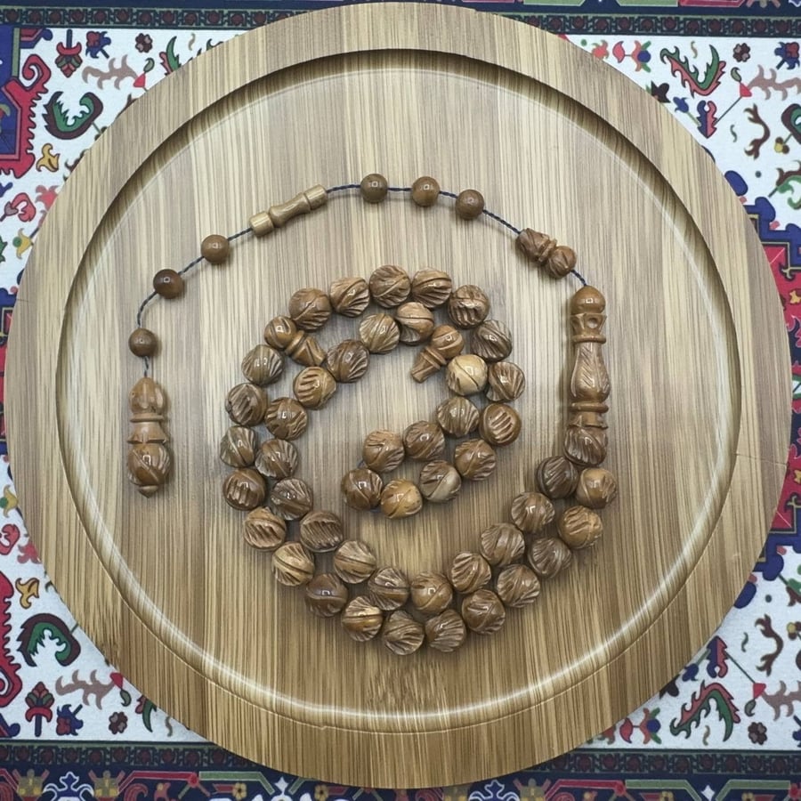 سبحة خشب كوك مزخرفة بالكامل – خراطة يدوية – 51 خرزة