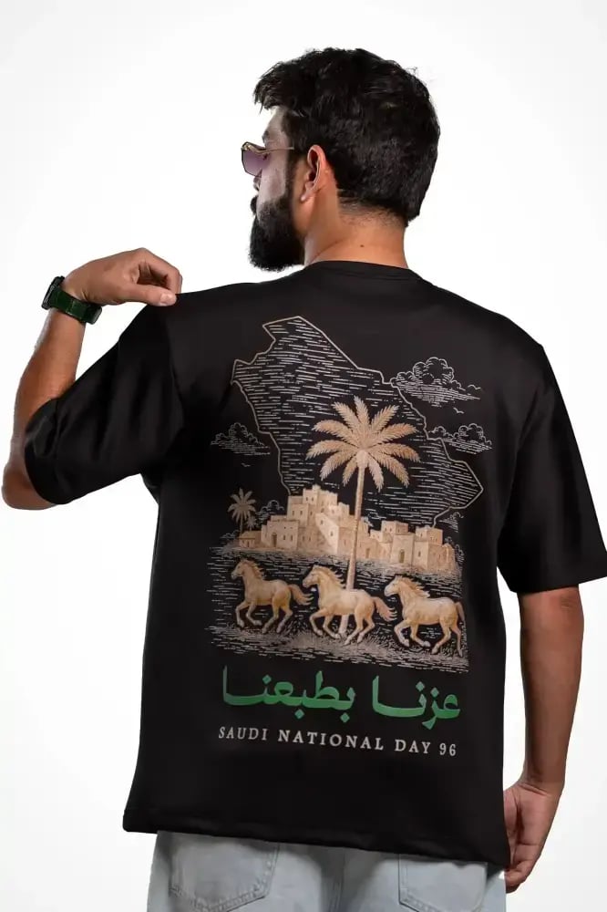تيشيرت اليوم الوطني السعودي عزنا بطبعنا