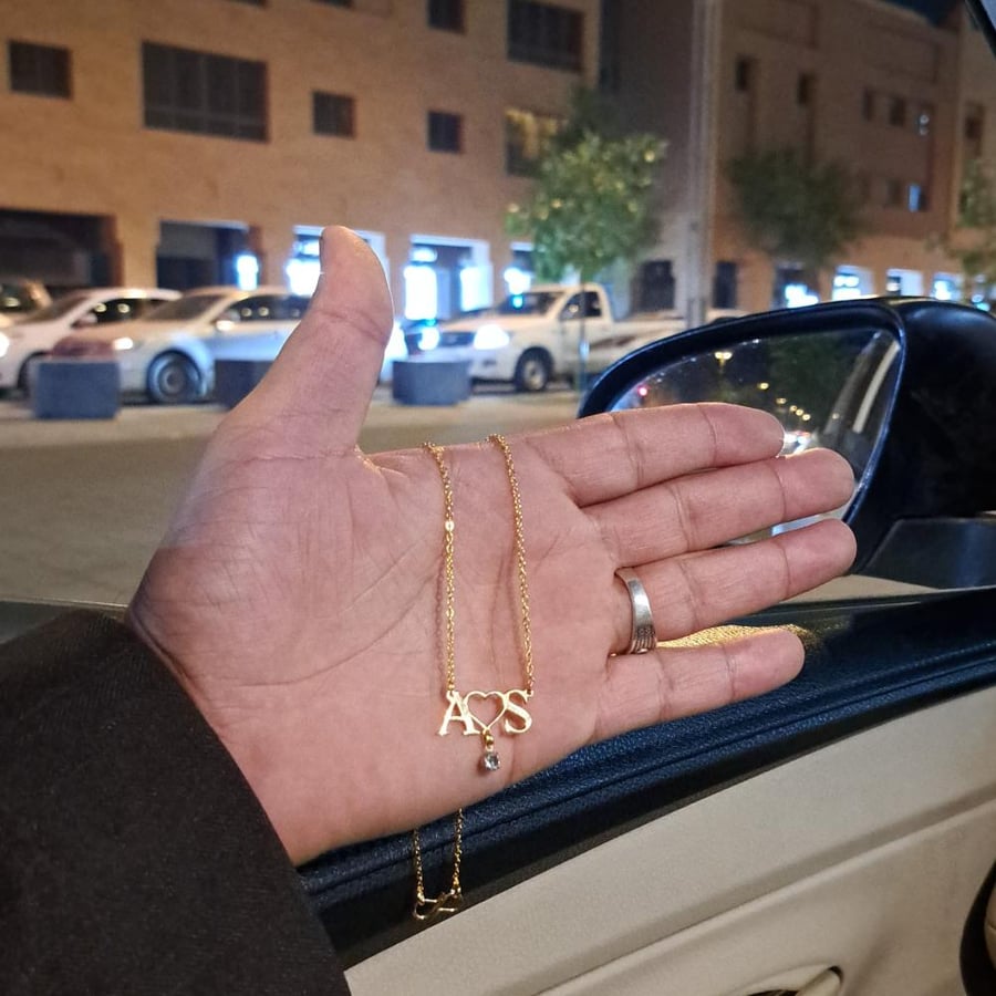 سلسال نسائي قلب وحرفين