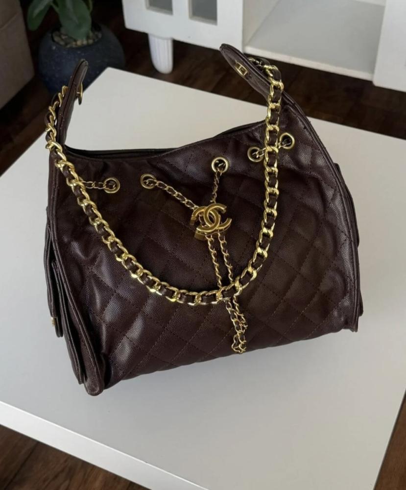 CHANEL بلون البُني