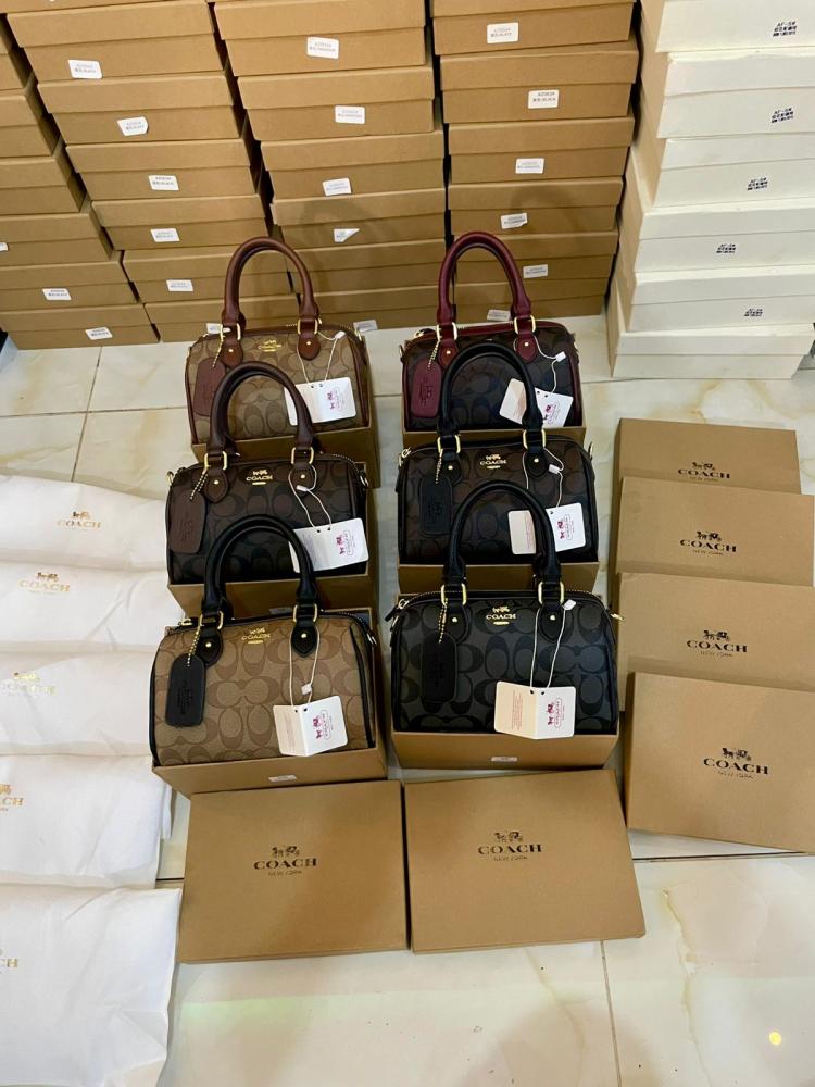 شنط ماركة كوتش ماستر
