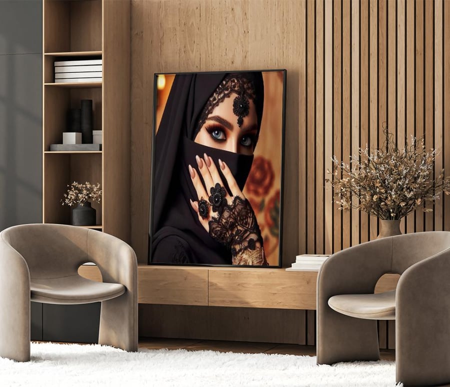 لوحة بورتريه "الجمال المخملي" لامرأة عربية بالنقاب وزخارف سوداء