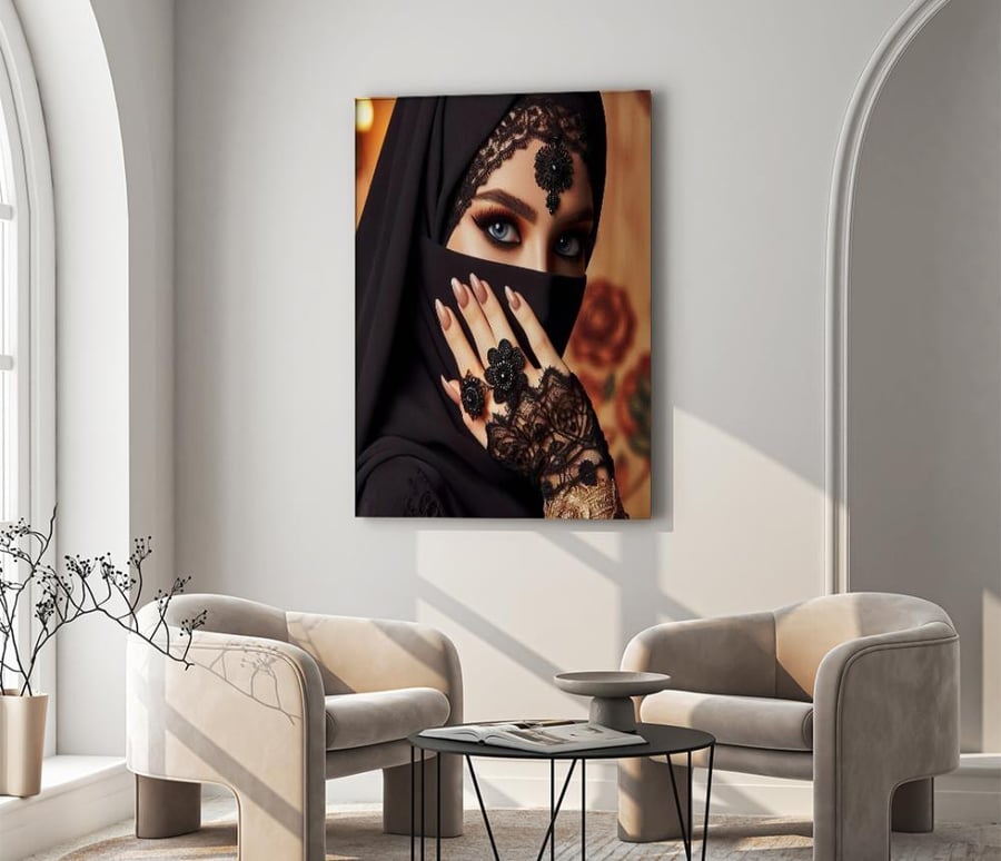 لوحة بورتريه "الجمال المخملي" لامرأة عربية بالنقاب وزخارف سوداء