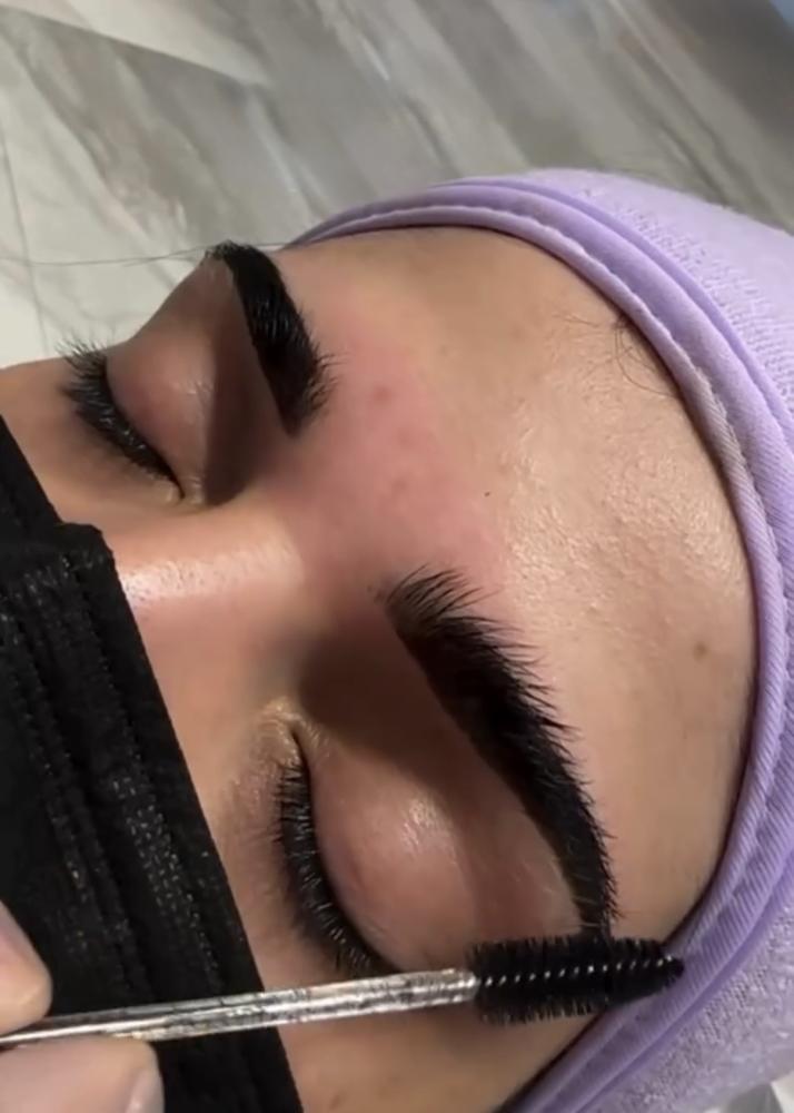 تشقير حواجب