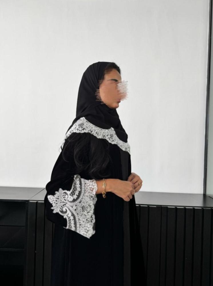 عباية جديدة مخمل مع دانتيل فرنسي