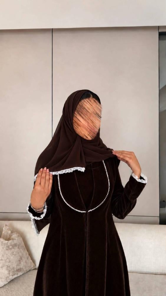 عباية مخمل شتوية بقصة بليزر