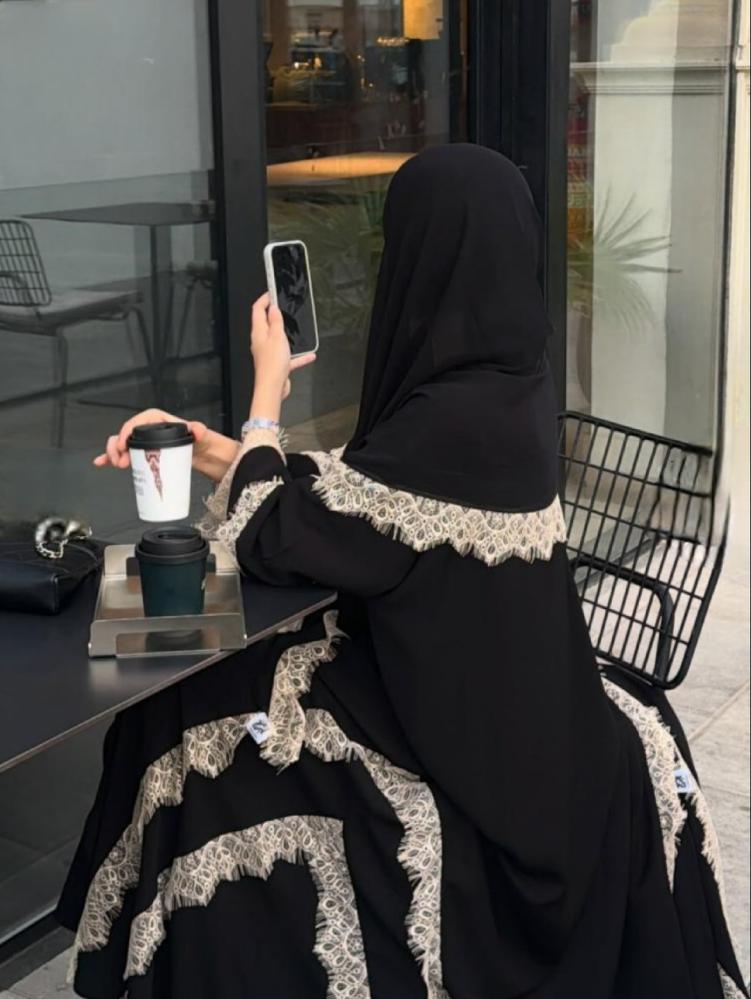 عباية كريب سراميك مع دانتيل بيج