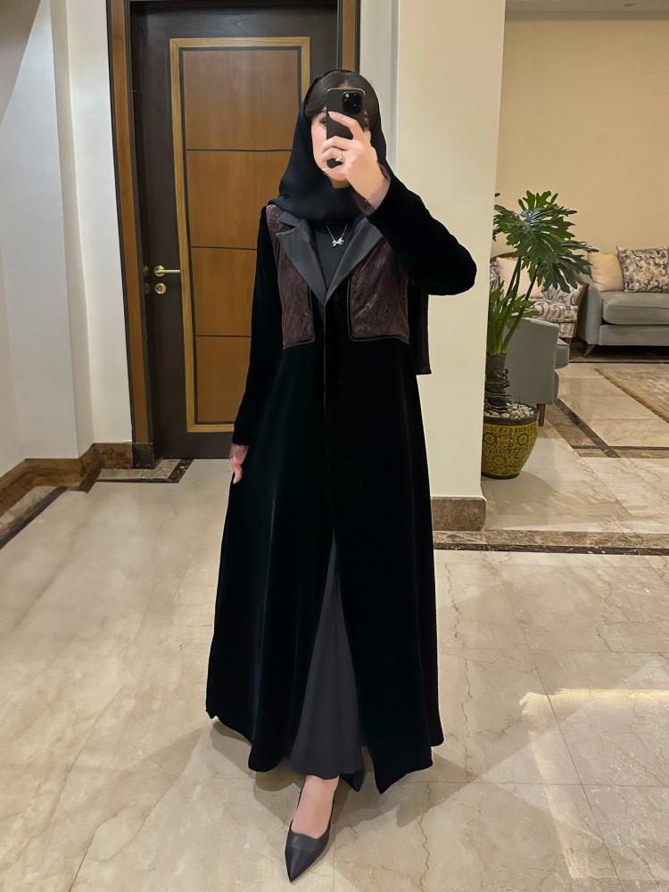 عباية مخمل فاخر مع دانتيل الفرنسي