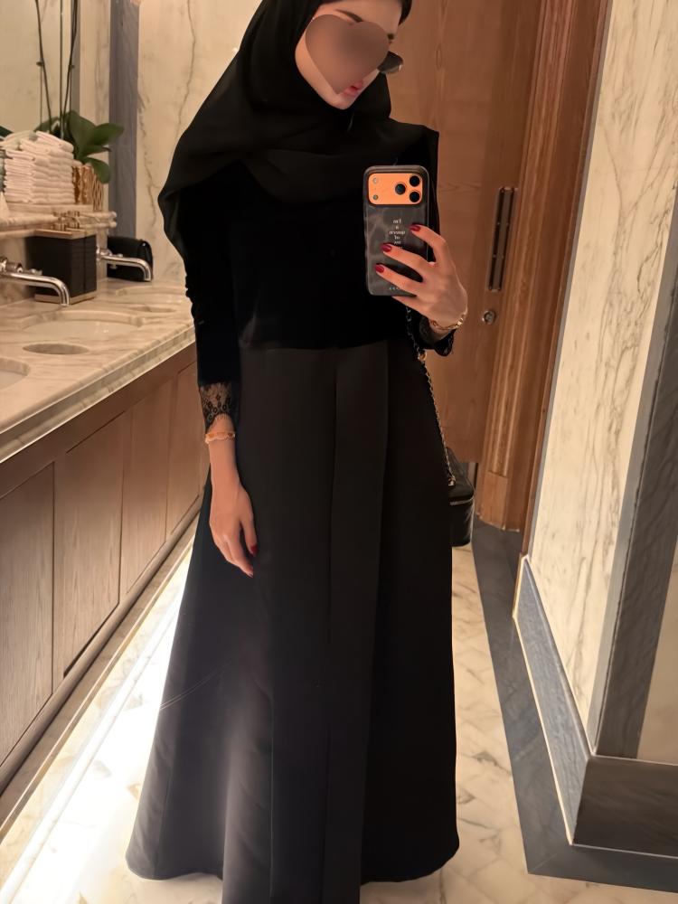 عباية مخمل مع قماش ساتان