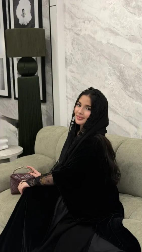 عباية مخمل هيبة الإمبراطورة معا دانتيل _عبايات ملك