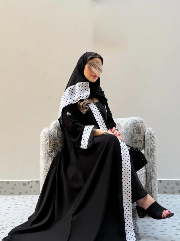 عباية نص كلوش بقماش كريب ملكي مع شيفون
