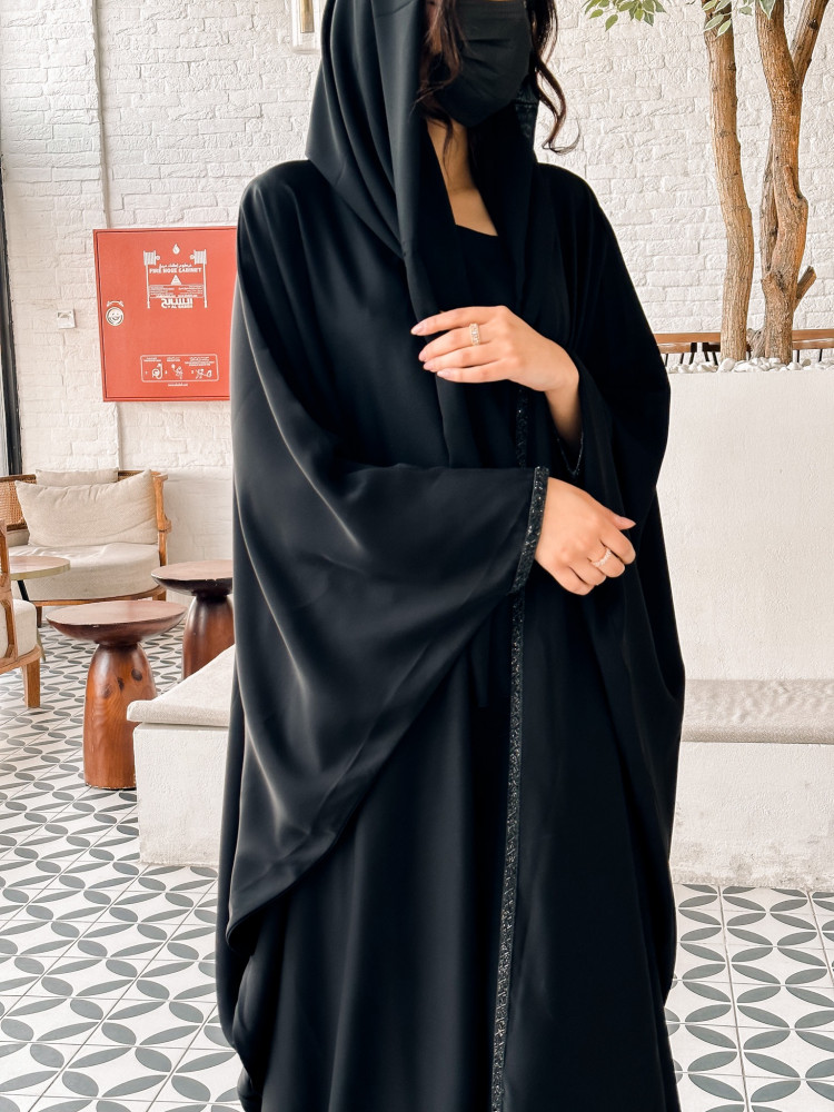 0068 بشت وبتطريز اسود