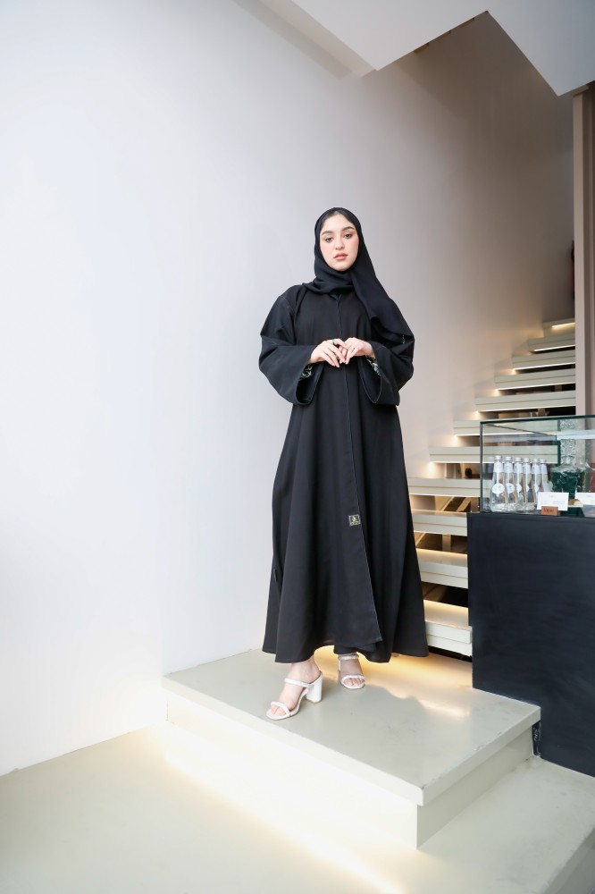 0081عبايه فرسان كمام مخطط