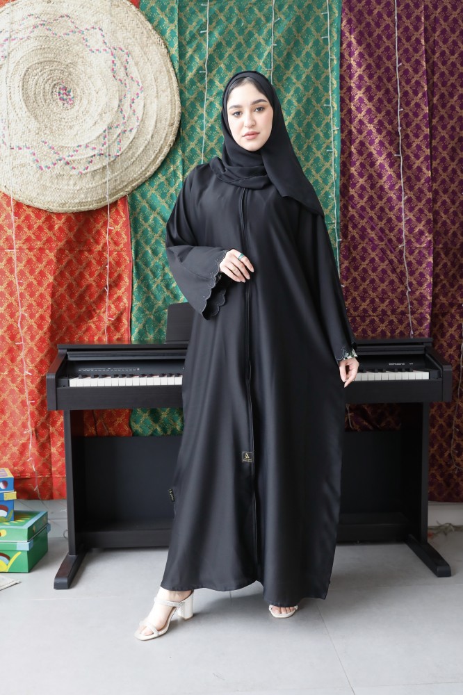 0084 عبايه المستقبل ساده باكمام  فرنسيه  مشجره