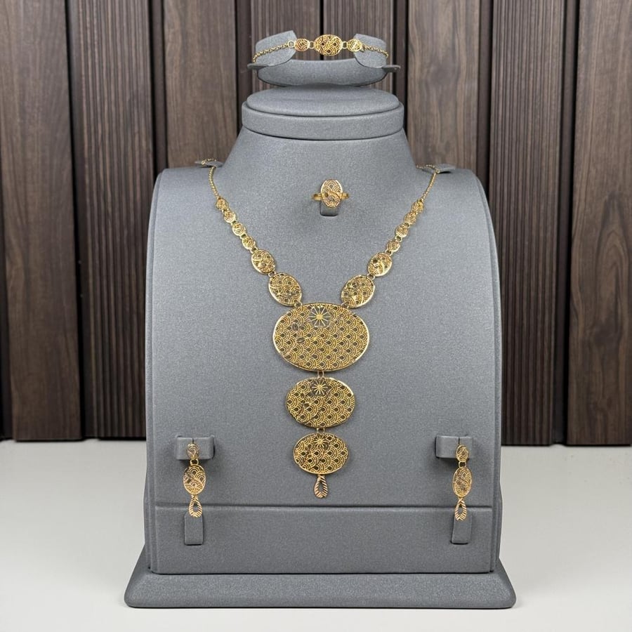 Pure gold set, oriental design, 21 karat