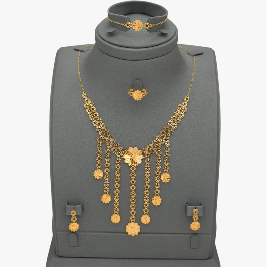 طقم ذهب عيار 21 بلمسة شرقية