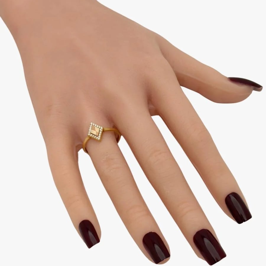 Gold ring with diamond design 18 karat