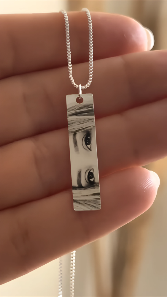 سلسال صورة عليها صورة من تحب