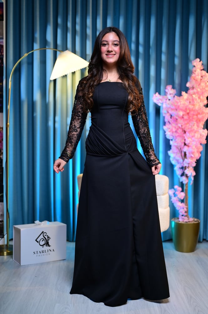 فستان سهرة أسود باربي بأكمام دانتيل