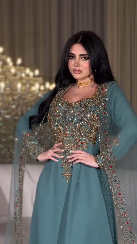 فستان راقي قطعتين شك يدوي زركون