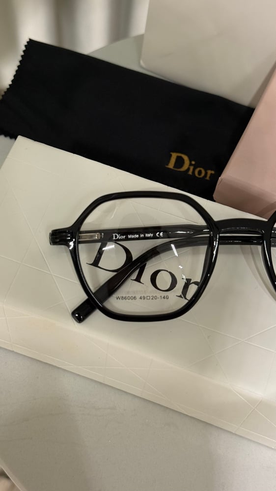 نظارة شمسيه من Dior اطار اسود - عدسة  شفاف