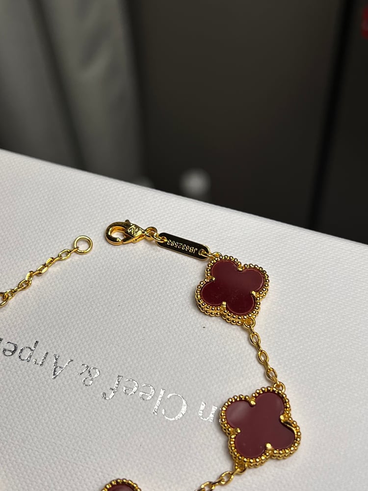 إسوارة Van cleef ذهبي - عودي