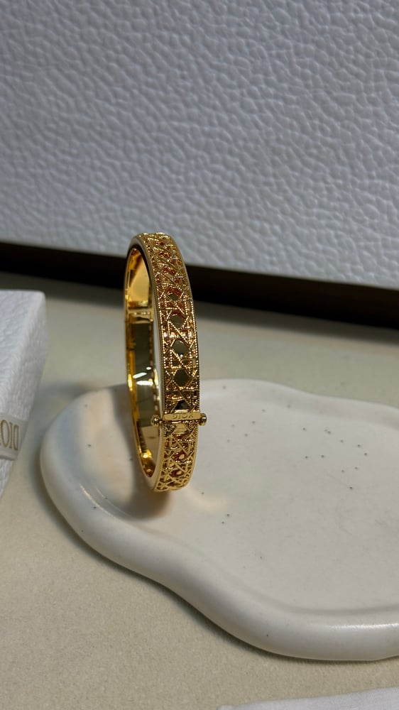 اسواره Dior الماستر ذهيي