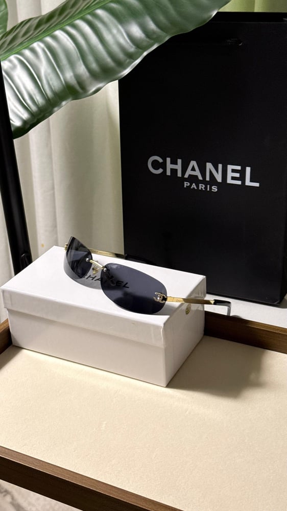 نظارة CHANEL -   أطار فضي  - عدسة وردي