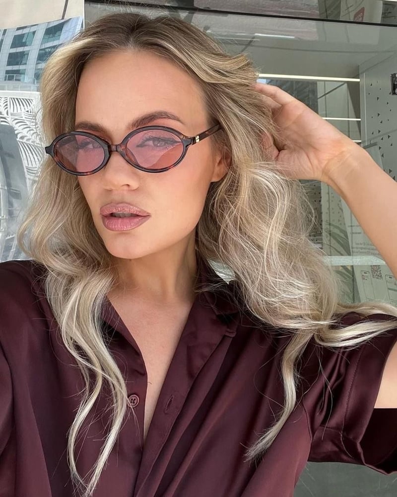 مجموعة نظارة MIU MIU ( الهبة )