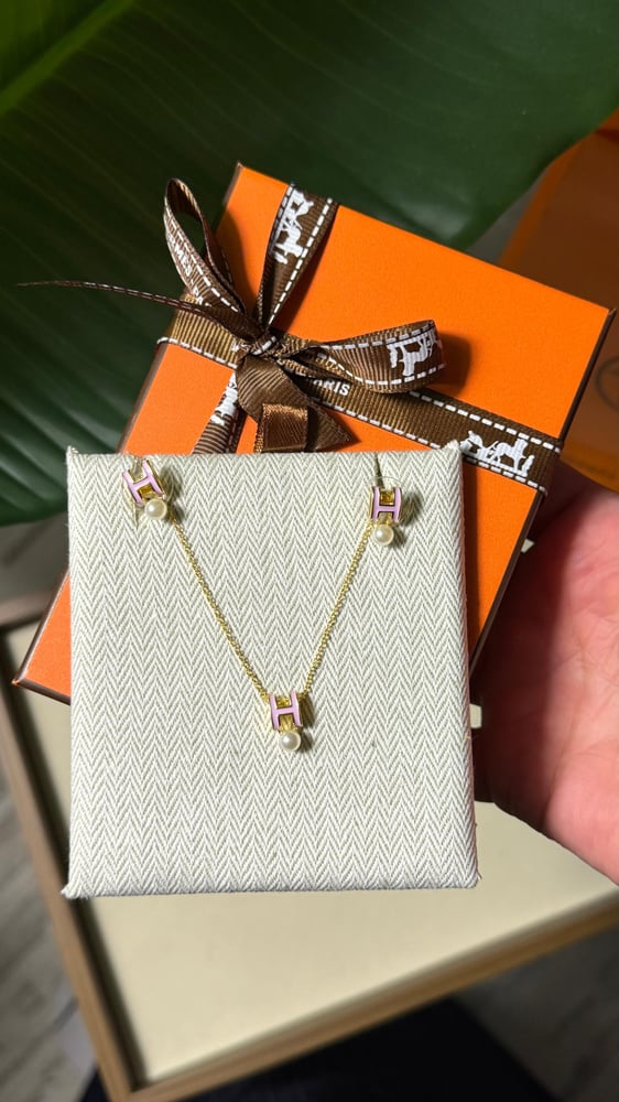 سلسال مع حلق  HERMES  وردي لؤلؤ