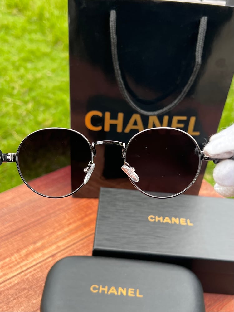 نظارة CHANEL - أسود