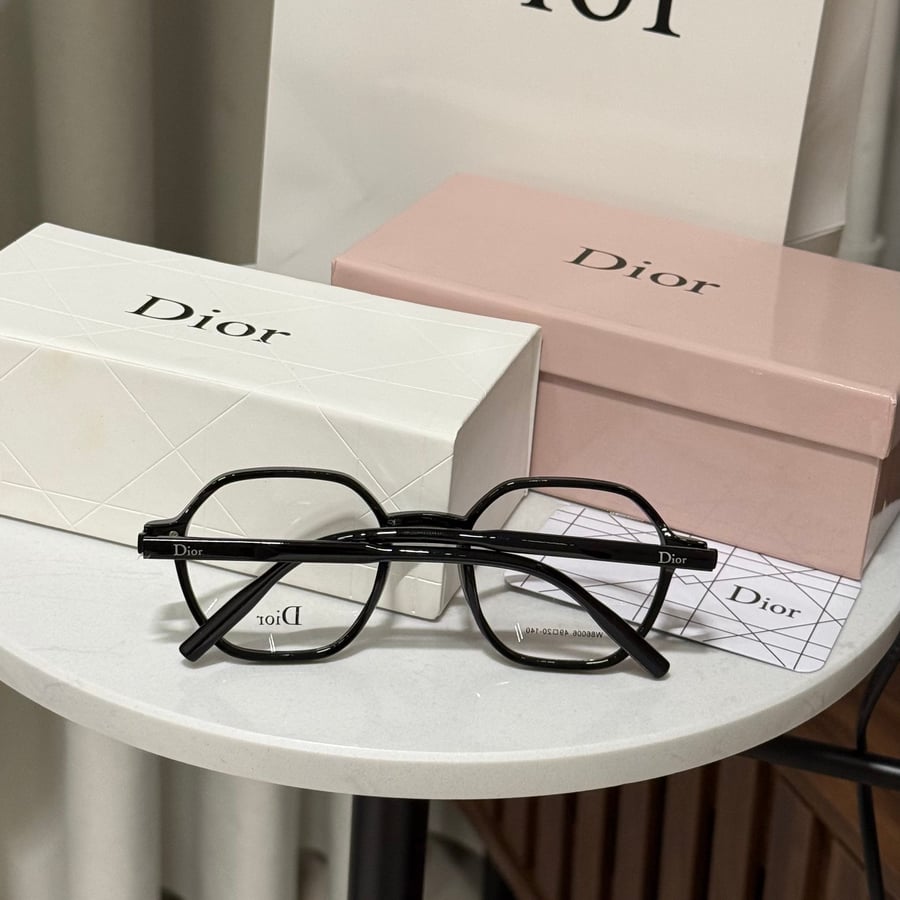 نظارة شمسيه من Dior اطار اسود - عدسة  شفاف
