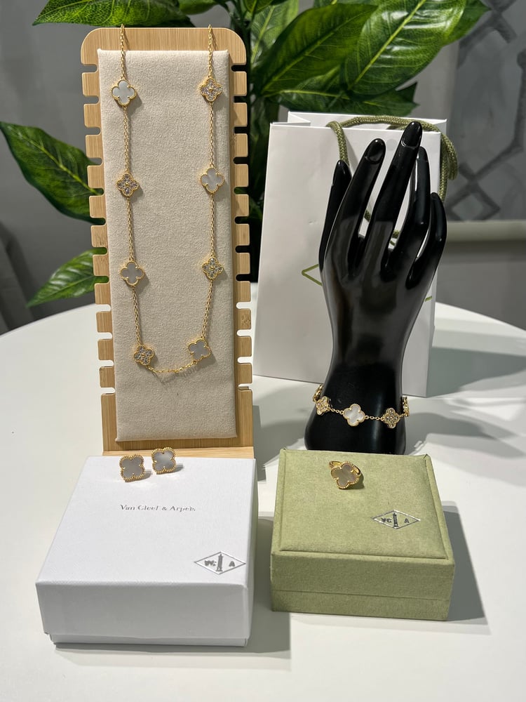 طقم van cleef  ذهبي
