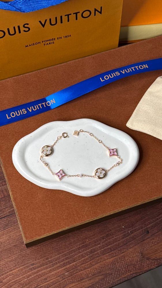 اسوارة LOUIS VUITTON معدن روز قولد - وردي