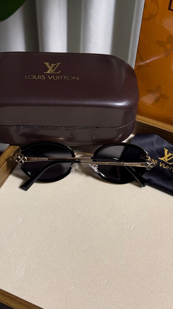 نظارة LOUIS VUITTON