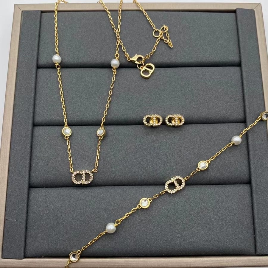 طقم DIOR ذهبي 4 قطع